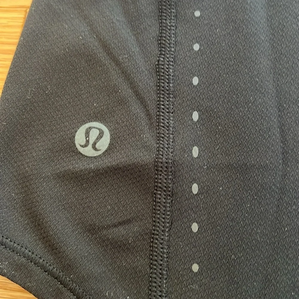 New! Lululemon SZ 4 high neck run and train tee.